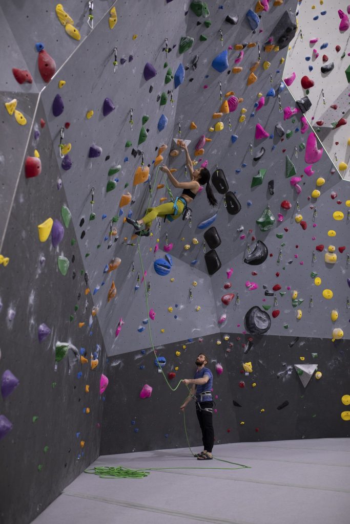 17 Health Benefits of An Indoor Rock Climbing Gym – On The Rocks