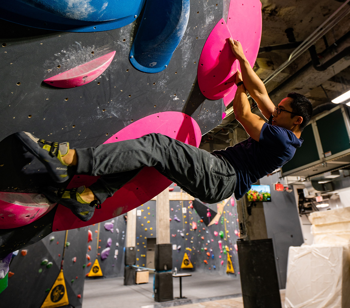 The Difference Between Bouldering and Sport Climbing Gear